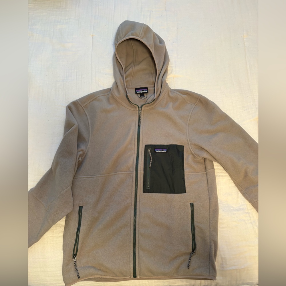 Patagonia Hooded Fleece Jacket in Taupe with Dark Green Zipper men’s M